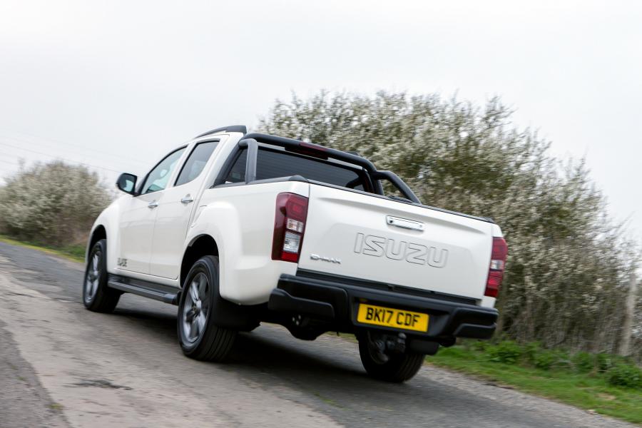  Isuzu D-Max Blade Double Cab 2017 года  (UK) (фото 16 из 52)
